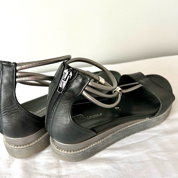 BROWNS Leather Flat Sandal size 7 ❤️ - Picture 2 of 5